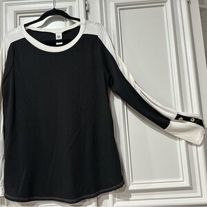 Women's Black and White Long Sleeve Top